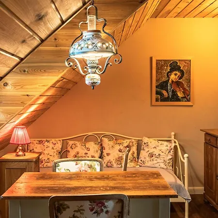 Szara Sowa فندق مبيت وإفطار شترار يوخه